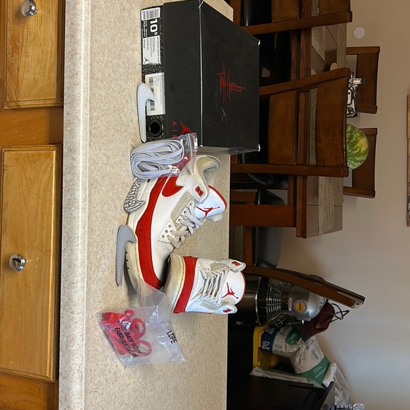 Selling air Jordan 3 retro for cheap main reason 1 pair of nike logo missing - Picture 2 of 5